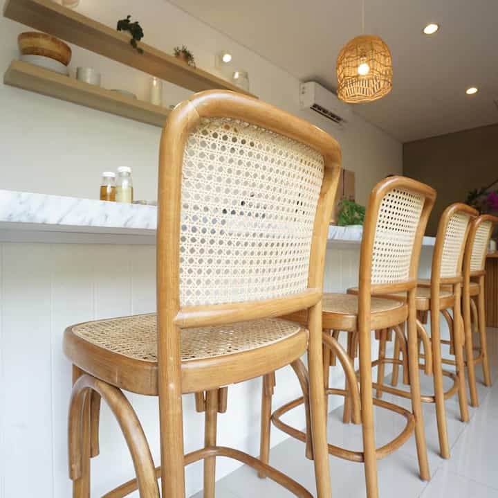 In our open kitchen, the ambiance is transformed by the gentle, inviting glow of warm white lighting emitted by our rattan pendant fixtures. Each element, from the carefully chosen LEDs to the intricate design of the rattan pendants, contributes to an atmosphere of cozy elegance, inviting guests to linger and savor every moment shared around the table.

#HomeLighting
#InspirasiLampu
#LampuRumah
#KitchenLighting
#Rumahcluster
#JakTim
#Scandinavian
#Minimalist
#NordicHome
#TheABChaven