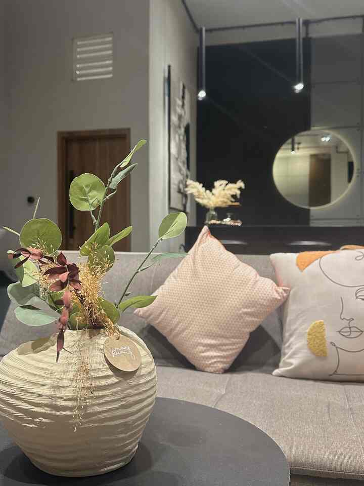 Living Room
Suasana di Malam Hari yang makin betah untuk bersantai di ruangan ini 😍

#livingroom
#homelighting
#lighting
#MakeOverLivingroom
#idelivingroom
#DesainLivingroom
#industriallivingroom
