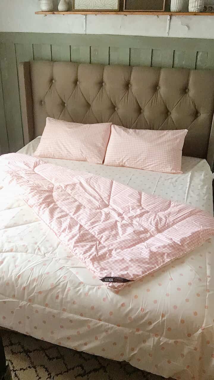 Bedroom minimalis
Karna size kamar yg terbatas, maka penataan nya minimalis agar terkesan luas.... perintilan n furniture juga minim😊namun tetap look nya manis cantik kan?
Semoga Menginspirasi

Luas kamar : 2,7 x 2,7m2

#BedRoomStyling
#BedRoomDecor
#MakeOverKamarTidur
#JapandiMinimalis
#LowbudgetBedroom
#KamarMinimalis