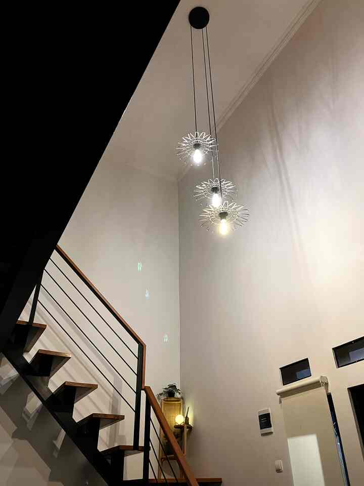 Di area Void, kami menggunakan lampu gantung ini karena menurut kami simple, long lasting, dan sesuai dengan tema rumah kami, yaitu industrial. Lampu ini sebenarnya dijual satuan, tapi kami minta digabungkan di satu base lampu.

Untuk lampunya, kami menggunakan lampu edison warm white 3000k. Tapi sepertinya ada satu lampu yang berbeda karena kami salah beli hahaha. Tapi di #rumahmaknaa, kami selalu memilih lampu warm white 3000 - 4000k karena menurut kami membuat ambience ruangan menjadi lebih warm. 

Di area tangga, kami menambahkan pajangan lampu kecil di stand planter . Lampu ini murah meriah tapi ternyata cantik jugaa hehe. 

#HomeLighting
#InspirasiLampu
#LampuRumah
#Industrial
#LampuGantung