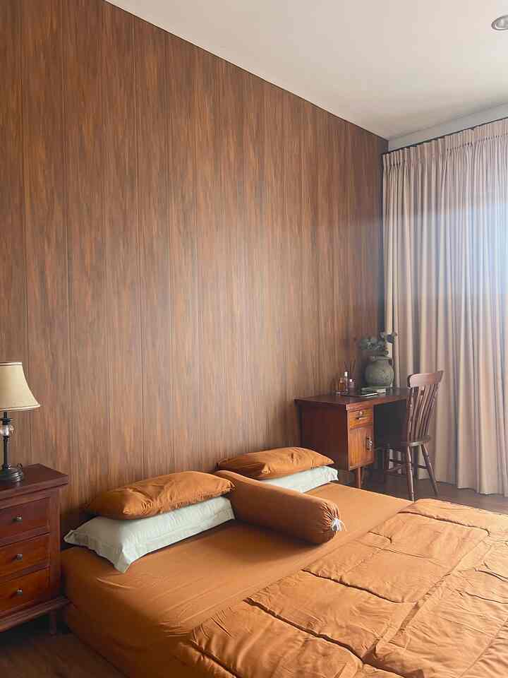 Kamar tidur utama di Coming Homey🫶🏻

Untuk kamar tidur kami pilih nuansa coklat tua dengan sentuhan vintage, ini membuat kesan homey dan hangat.

#BedroomStyling
#BedroomDecor
#MakeOverKamarTidur
#midcenturymodern
#depok
#rumahrenovasi
#90sqm