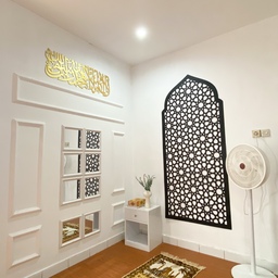 Lighting di mushola menggunakan dowlight warna putih agar minimalis. Lampu jumlah 4 buah ditempatkan di sudut-sudut plafon. 
#HomeLighting #InspirasiLampu #LampuRumah #lighting #mushola #minimalis