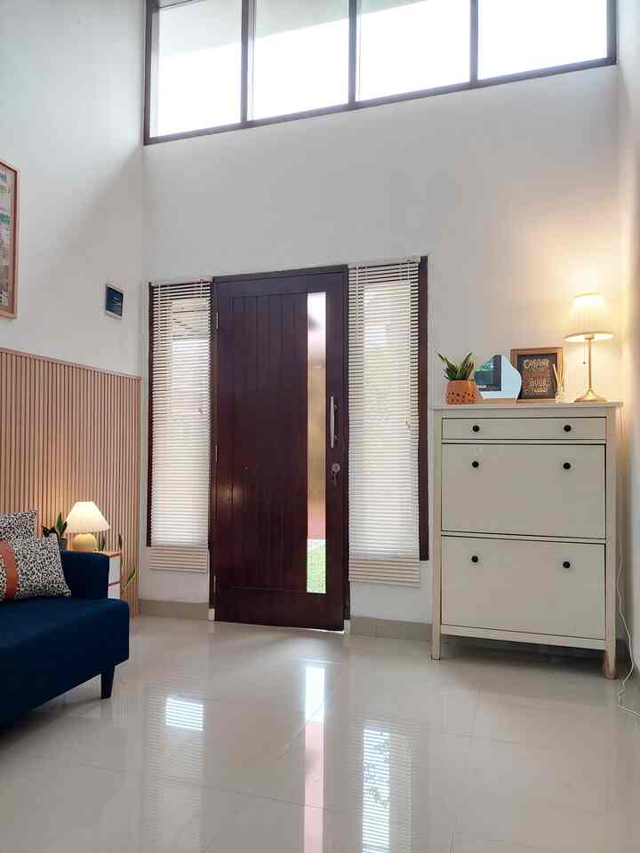 Terangi rumahku dengan pelukan warna-warna hangat yang menenangkan, memancarkan cahaya keemasan yang menyelimuti setiap sudut dalam ketenangan. Selamat datang di oasis kenyamanan saya. 🌟✨ #WarmAmbiance #HomeLighting #InspirasiLampu #LampuRumah