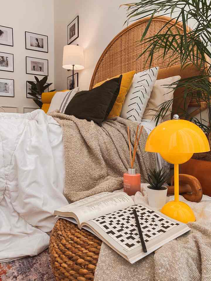 Home Lighting 
—
Lighting di RumahBunday kebanyakan menggunakan #WarmLight, salah satunya di area Bedroom, kami memilih lighting yang warm, agar ambiance kamar semakin hangat dan nyaman
—
untuk “his side” yaitu Reading Space, kami menempatkan Standing Lamp, sementara untuk “her side” yaitu Space untuk mengisi TTS, kami menempatkan Table Lamp
—
cukup dengan menyalakan 2 lampu ini saja, tanpa menyalakan lampu utama, ruangan sudah cukup terang, dan ambiance kamar menjadi hangat dan nyaman 
—
#HomeLighting
#InspirasiLampu
#LampuRumah
#BohoStyle
#NeutralHome