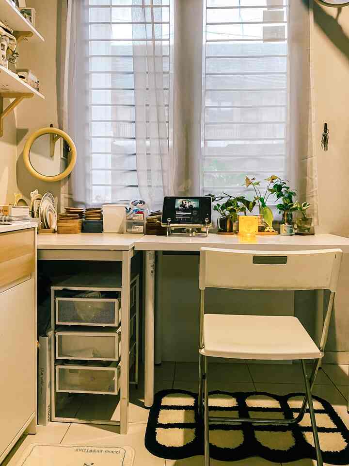Happy Weekend ✨
ini night vibes diruangan kerja yang bersebelahan dengan coffee corner☕️

Aku memilih tipe lampu warm untuk pencahayaan.. dan lampu kecil dimeja sebagai dekorasi untuk mempercantik ruangan.

#HomeLighting
#InspirasiLampu
#LampuRumah
#rumahdibandung #rumahbandung #rumahdeveloper #rumahkerja #ruangkerja #rumahlowbudget 