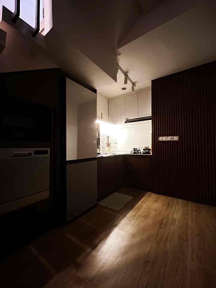 Meromantisasi kitchen set 😍 caranya menggunakan beberapa pilihan lighting!

#HomeLighting
#InspirasiLampu
#LampuRumah
#LampuKitchen
#RumahDeveloper
#RumahMungil