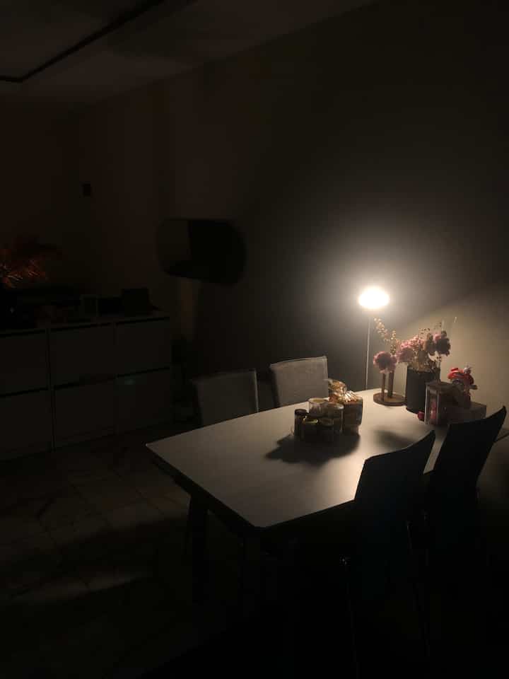 Suasana meja makan setelah buka puasa😍

Aku suka banget kalo lampu bener2 cuma nyorot ke 1 poin jadi kaya ter-spotlight dengan baik.
Salah satu yg aku nyesel waktu renov rumah ini adalah kurang memperhatikan pencahayaan, tp untung ada lampu meja & lampu lantai jadi ttp bisa bikin “mood” ruangan sesuai kesukaan aku💕


#HomeLighting
#InspirasiLampu
#LampuRumah
#DekorasiRumah
#DekorasiRuangMakan
#InspirasiRuangMakan
#LightingInspiration
#DiningRoomLighting