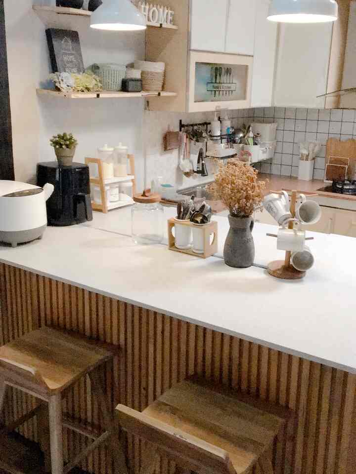 Lighting di area diningroom.... style minimalis yg low budget, menyesuaikan dg tema japandi minimalis... sengaja pilih wrn white wood biar look nya selaras dg tema n perintilan lain nya.

Semoga Menginspirasi ya...

#HomeLighting
#InspirasiLampu
#LampuRimah
#LampuRuangMakan
#LowBudget #IdeRuangMakan #JapandiMinimalis