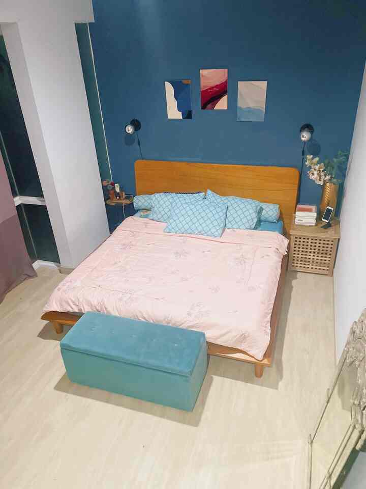 Untuk kamar tidur agar lebih nyaman diusahakan tidak menaruh banyak barang sehingga ruangan terasa lapang

#bedroomstyling
#bedroomdecor
#makeoverkamartidur
#kamartidurminimalis
#bluebedroom