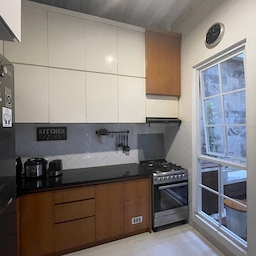 Mimpi yang selama ini adalah dapur yg ada cahaya masuk sehingga udara nya mengalir karena ini ada di perumahan sempit jadi mewujudkan ini merupakan salah satu impian tersendiri dan mengutaman warna yg senada maka utilities peralatan dapur pun di cari warna yang sesuai
#MyDreamKitchen
#IdeDekorDapur
#DapurEstetik