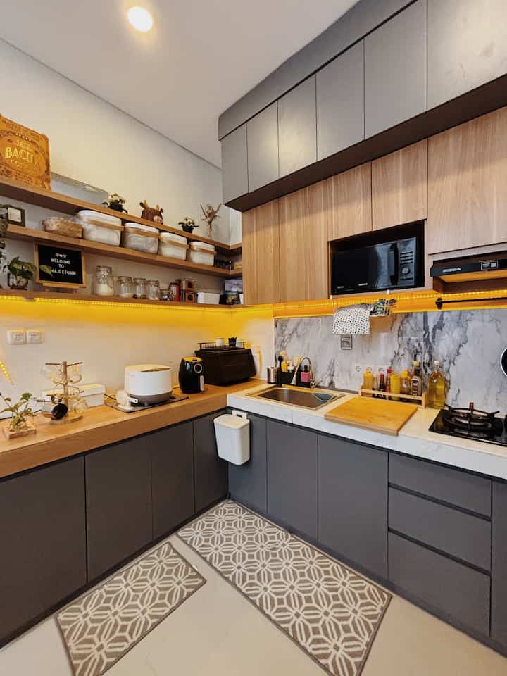 Dream Kitchen
saat pertama kali kami mencari inspirasi kitchen set, sempat bingung dengan pemilihan warnanya, sampai akhirnya memutuskan untuk memakai warna abu-abu dan unsur kayu.
-
turns out its the best decision we’ve made. here, our Dream Kitchen at ruma cefour✨
#mydreamkitchen
#Idedekordapur
#dapurestetik