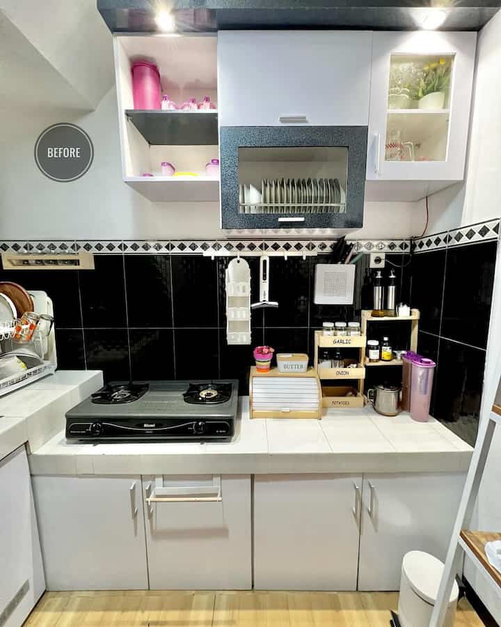 Make Over Dapur segaris

Dulu dapur segaris ini memakai keramik hitam, karena ingin merubah suasana, aku ganti dengan wallpaper 3D motif keramik putih. Dan hasil nya lumayan wort it ❤️
Dan untuk budget nya sangat Low budget, tidak sampai 300rb, bisa merubah look dapur menjadi lebih aesthetic 😇

Dengan dinding warna putih, area dapur segaris aku jadi lebih terang dan luas, ternyata pemilihan warna dinding benar-benar pengaruh banget ya..

Walaupun dapur ini segaris, yang penting peletakan barang-barang ditata dengan baik, rapi, dapur akan tetap terlihat cantik ko..
Semoga mengisnpirasi ya… 

#mydreamkitchen #idedekordapur #dapurestetik #dapurmodern #minikitchen #inspirasidapur #makeoverdapur #kitchen 