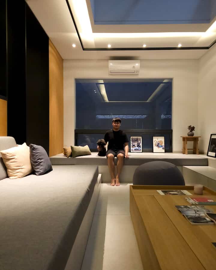 Living room kami memiliki konsep sunken dengan built-in sofa yang membuat living room terkesan lebih luas dan nyaman 🛋️

#LivingRoomStyling #DekorLivingRoom #LivingRoomMakeover #IssetHouse #RuangKeluarga #Minimalist #InspirasiRumah