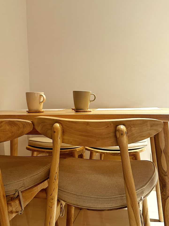 😴🍵Akhirnya punya meja makan setelah bbrp lama makan di lantai🤣🤪
Dicicil pelan2 isi furniturenyaa

#dining #japandi #natural