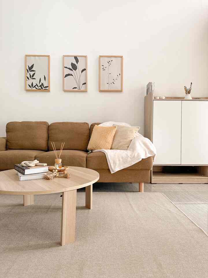 hallo tetangga O!house ,, 
livingroom yang gak banyak berubah dari tahun ke tahun, tapi ada beberapa dekorasi baru yang bikin ruangan jadi lebih fresh.

Kami gunakan konsep japandi living room, minim dekorasi, kami usahakan tetap cozy dengan dekorasi yang minimalis. 

#livingroomstyling #dekorlivingroom #livingroommakeover 
#livingroom #japandilivingroom #dekorasiruangtamu #dekorasirumah #ruangtamu #livingroomstyle #eartthonelivingroom