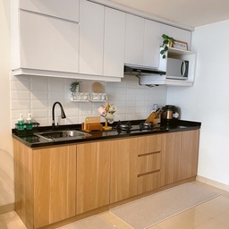 Dream Kitchen✨
Jika disebut dapur impian, sebenarnya dapur kami masih jauh dari kata impian. 
Tapi kami membuat versi impian yang menurut kami saat ini adalah menciptakan dapur fungsional dengan gaya minimalis yang rapih, bersih dan nyaman.
Fungsional : melengkapi dapur dengan kitchen set agar keperluan di dapur dapat diakses dengan mudah dan proses memasak menjadi mudah dan praktis.
Rapih : seluruh kabinet atas dan bawah kitchen dibuat tertutup agar bisa lebih banyak menyimpan alat masak dan makan. Serta tidak banyak menaruh barang diatas tob table.
Bersih dan nyaman : pemilihan warna yang netral dengan tob table granit berwarna hitam menjadikan lebih awet dan mudah dibersihkan.
#MyDreamKitchen
#IdeDekorDapur
#DapurEstetik
#DapurMungil

