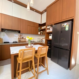 Dream kitchen ❤️
Tercapai juga cita2 punya dapur impian seperti ini. Nabung bertahun2 demi isi rumah penting ini.
Dapur kami berukuran kurleb 3x3m. 
Awalnya ingin pakai warna wood terang tp krn anak2 kami masih kecil jd kami putuskan utk pakai warna agak gelap. Krn gelap kami kombinasi warna abu abu bagian atas. Dan island table kami buat juga setelah agak lama dapur ini jadi. Oiya ada juga Foto before after kitchen kami loh 🥰
#dreamkitchen
#MyDreamKitchen #IdeDekorDapur #DapurEstetik