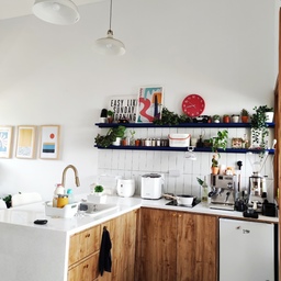 #Beforeafter dapur ini jadi! Seneng lihat transformasi ini..dari yang kosong bawaan developer, yang tadimya dapur ada dibelakang jadi dipindah semua kedepan supaya rasa seperti masuk ke coffeeshop. 
#mydreamkitchen #idedekordapur #dapurestetik