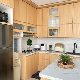 Kitchen set sengaja saya pilih warna kayu coklat muda agar terlihat kesan natural sehingga lebih cerah.
#MyDreamKitchen
#IdeDekorDapur
#DapurEstetik