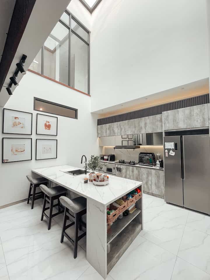 ✨Morning in the Kitchen✨

I style my kitchen with simple and functional items. Don't really like a lot of decorations in the kitchen. Because I like #mealprep so I need a wide table.

I just played with the ambience with skylights and LED lights. Then there is vase 1 and family pictures. That's all... the rest is functional stuff 😚

#mydreamkitchen #idedekordapur #dapurestetik