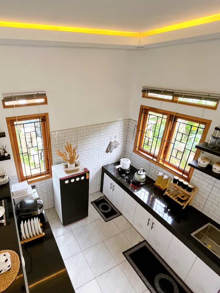 Sederhana saja kami ingin memiliki dream kitchen yang berlimpah cahaya agar meminimalisir listrik d siang hari. Untuk itu kami memilih menambahkan jendela. Selain itu juga kami memilih dapur gundul l agar dapur terasa lebih leluasa karna kami berfikir belum memerlukan kitchen set. 

#BumiGerrd #MyDreamKitchen #IdeDekorDapur #DapurEstetik #DekorasiDapur #DapurGundul #DapurLowBudget