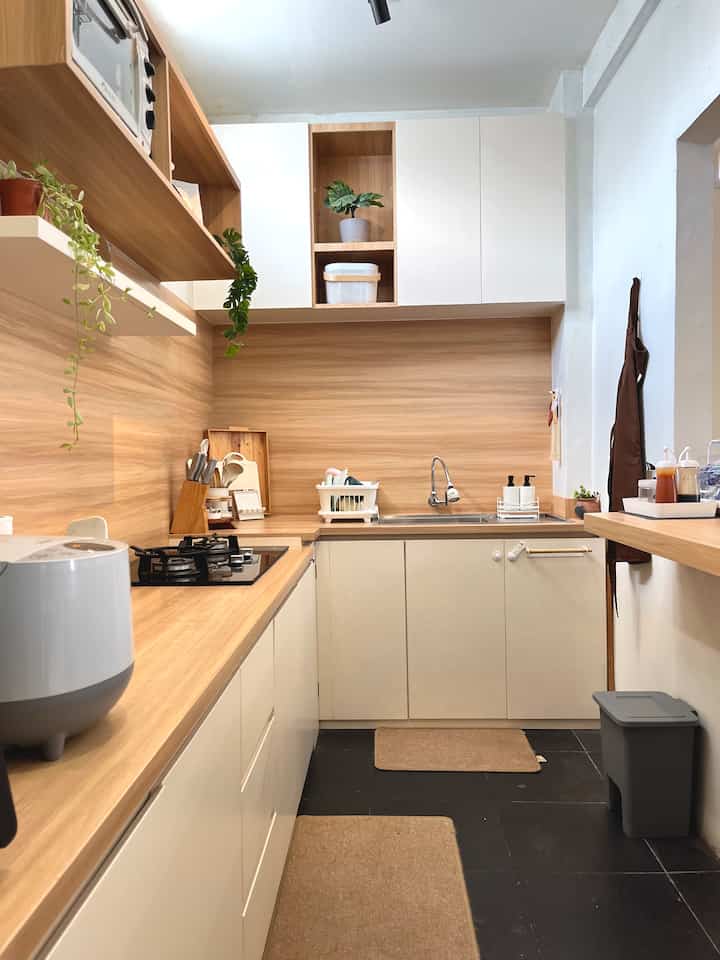 Punya dua dapur tentu saja sudah kami pikirkan dari awal. Dengan ukuran dapur bersih yang lebih kecil. Kami ingin dekorasi yang tidak berlebihan tapi tetap bisa jadi salah satu icon di rumah kami. 

#MyDreamKitchen #IdeDekorDapur #DapurEstetik #KitchenJapandi #dapur 