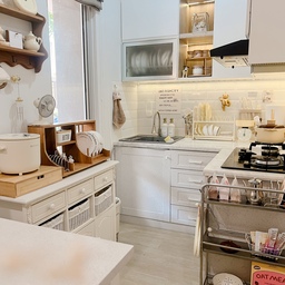 My Little Kitchen dengan perpaduan wood stainless & Creamy stuff, agar dapur terlihat luas dan tetap senada ala Korea home decor aku memadukan warna" ini dengan sentuhan cute doll bear & dog ala Kstyle #mydreamkitchen #idedekordapur #dapurestetik #dapur #dapurkecil #littlekitchen 