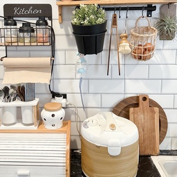 Ada pernak-pernik baru di dapur ini 🍄 🍄
(swipe to see them)
Meskipun dapur ini bisa dibilang bukan representasi dari “my dream kitchen”, aku tetap bersyukur bisa memiliki dapur mungil dengan printilan yang lucu-lucu, sesuai kebutuhan sekaligus sebagai dekorasi.
Contohnya, pajangan ceramic mushroom ini, tidak hanya berfungsi sebagai dekorasi, tetapi juga berfungsi sebagai mug dengan tutup, dan satunya lagi yaitu sebagai wadah salt & pepper shaker. 
Semoga memiliki dapur impian dengan set kabinet tertutup yang rapi, organized sekaligus estetik bisa segera diwujudkan di rumah ini segera ya.. Aamiin.
#nyamandiomah #MyDreamKitchen #IdrDekorDapur #DapurEstetik #minikitchen