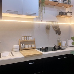 My Dream Kitchen
Dapur yg semula dengan dinding dapur kotak2 dan merasa kalo terlalu rame ya vibesnya akhirnya diganti dengan konsep dinding dapur yg polosan. Hal ini terlihat lebih simple dan ga rame ya. Nah utk transformasi ke dapur polos aq makeover dengan menggunakan kertasive tipe s-series dimana tipe itu bahannya lebih tebal dan nat antar keramik akan terlihat samar. boleh nih dicoba buat temen2 yg mau makeover dapur dengan low budget
#MyDreamKitchen #IdeDekorDapur #DapurEstetik