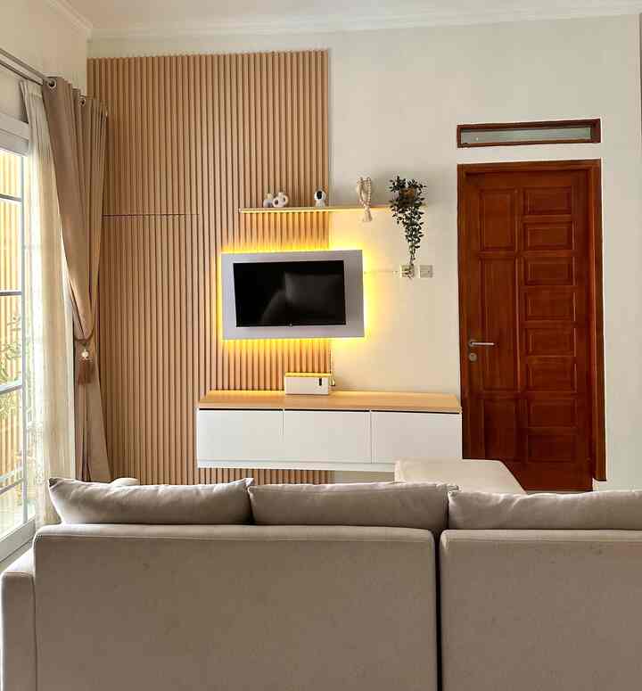 Untuk area living rumah dirumah kami masih sama dengan tema dapur yaitu japandi, dengan ciri khas tone warna putih-coklat dan wallpanel yang membuat kesan hangat didalam rumah dan membuat nyaman untuk berkumpul bersama keluarga

#livingroonstyling
#dekorlivingroom
#livingroommakeover
#japandi
#backdroptv