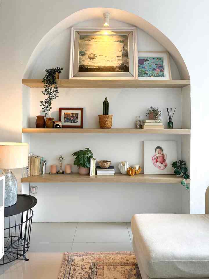 Memperbaiki titik fokus ruang tamu kami, kami memberikan kehidupan baru ke dalam rak dinding lengkung kami dengan transformasi yang berani. Dengan nuansa warna yang lebih dalam dan menghiasinya dengan lukisan ikan yang menawan, ruangan kami kini memancarkan pesona pantai, membangkitkan suasana laut yang menenangkan tepat di jantung rumah kami.

#penataan ruang tamu
#dekorlivingroom
#livingeoommakeover
#Skandinavia
#nordichome
#jakartatimur
#minimalis
#rak lengkung
#theabchaven