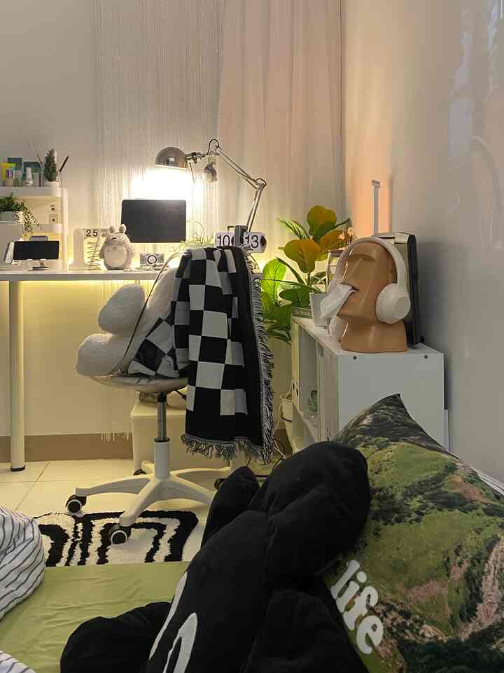 Bagaimana saya mengatur ruang kerja saya 🌱

Pencahayaan hangat dipadukan dengan pengaturan lucu membuatnya terasa lebih nyaman.

#Minimalis #HomeOffice #DeskSetUp #DeskStyling #Apartemen #DecorLowBudget

