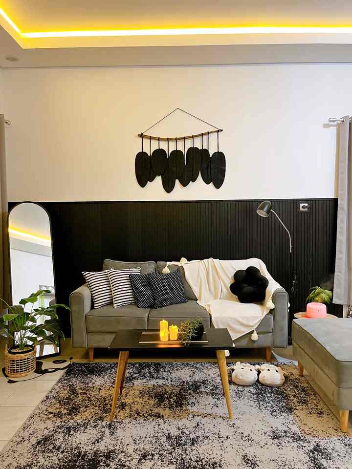 Haai ktemu lagi sama living room yang baru saja d rapihkan, aku tim beberes malam hari supaya pagi-pagi bisa aga sedikit santai. Caraku mendekor living room dengan memilih warna yang senada agar terlihat lebih cantik. Aku juga ingin menciptakan suasana yang hangat dan nyaman d living room ini. Tidak banyak furniture disini agar ruangan mungil ini terkesan lebih luas. 

#BumiGerrd #livingroomstyling #dekorlivingroom #livingroommakeover #dekorasilivingroom #nightvibe #livingroomminimalist #livingroommungil