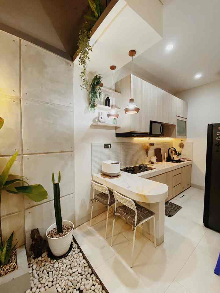 Slide kedua untuk Before >

——

Dapur menjadi bagian yang penting dalam sistem rumah. Karena itu aku membuat dapur menjadi tempat yang nyaman di lahan yang terbatas. Dapur sebelumnya tertutup dan sempit. Banyak barang karena belum punya kitchen set. 

Dapur sekarang, semua serba difikir matang2 dari penempatan barang, serta tata letak mobilisasi gerak agar enak saat lewat ke dapur. Dapur juga dibuat semi terbuka agar ada banyak udara masuk dan tidak sumuk 😅 . Menurut kalian gimana? Dapur ini udah lumayan belum perubahannya?

#MyDreamKitchen
#IdeDekorDapur
#DapurEstetik
#dapurmodern
#semioutdoor
#dapurcantik