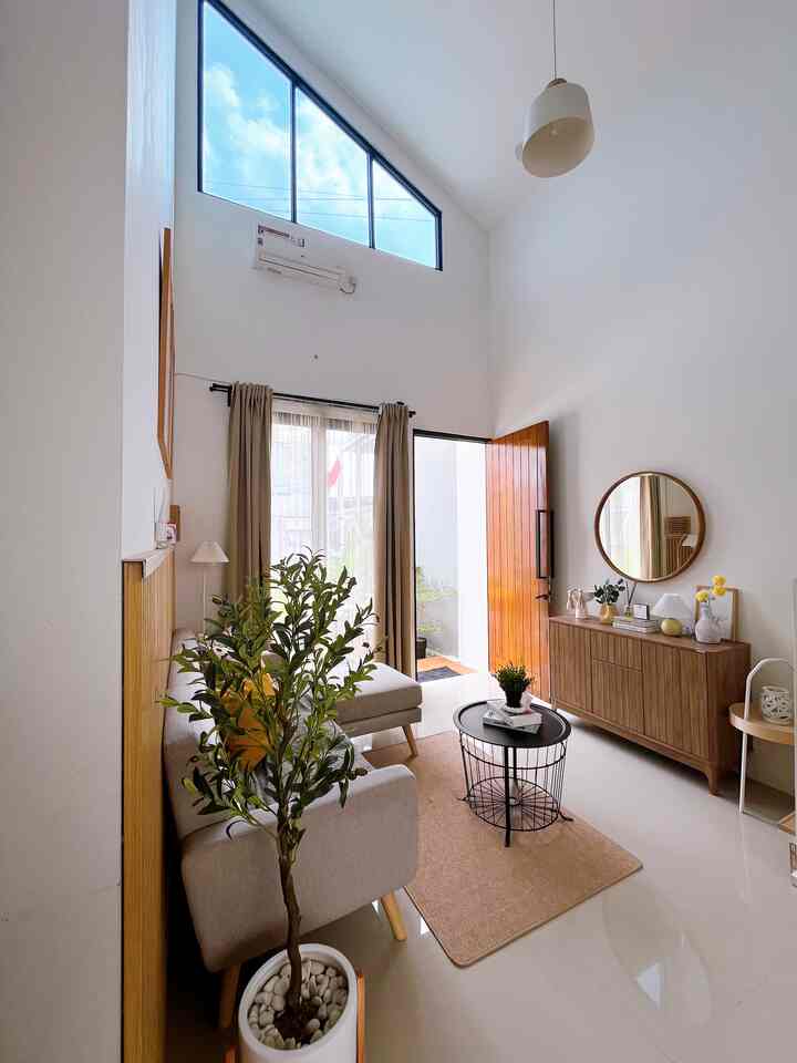 Livingroom Styling

Livingroom di rumapertama bernuansa coklat, cream, dan hitam. Untuk dekorasi yang aku pilih seperti sofa, meja buffet, cermin, dan hiasan seperti tanaman artificial dan wall decor. 

#livingroomstyling #dekorlivingroom #livingroommakeover #homedecor #dekorasirumah #livingroomideas #ruangtamu #inspirasiruangtamu