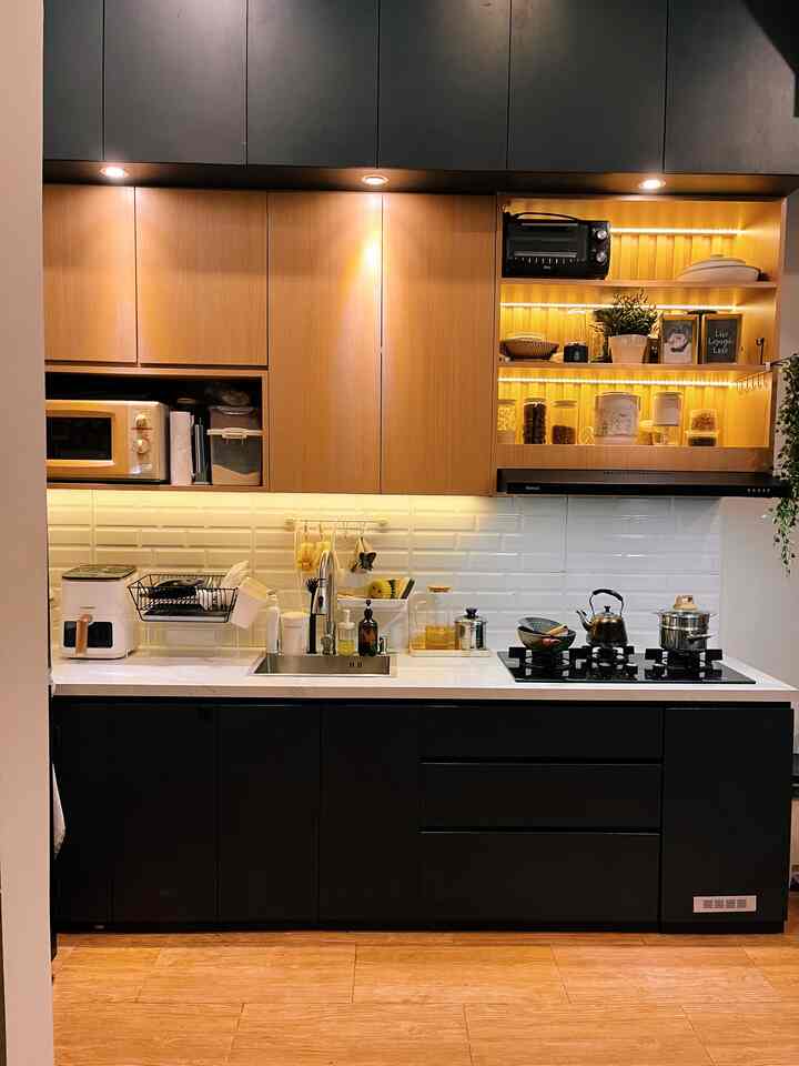 ✨CITA2KU : KITCHEN SET✨ 

Kebutuhan dapur pada setiap rumah adalah yg utama. Punya kitchen set adalah cita2 sedari dulu di SMA karena suka masak. Alhamdulillah belasan taun baru kesampean punya dengan nabung tentunya 😜 

TIPS : pastikan menentukan purpose dari tiap bentuk kitchen set ya, laci, hambalan, lemari, tempat sink, kompor dan cooker hood pun wajib dipikirin juga supaya sesuai dengan mau kita 🫶🏻

#mydreamkitchen #idedekordapur #dapuraesthetic #dapurimpian #dapurminimalist
