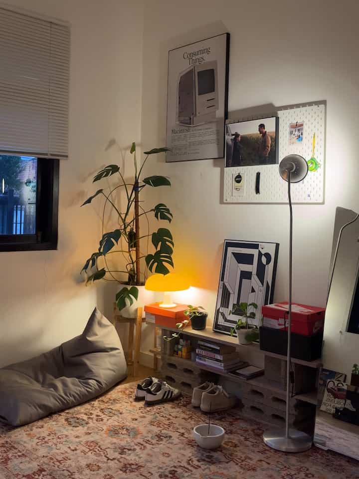 No overhead lights tetap menjadi andalanku ketika ingin menciptakan ambience yg tenang🧘🏻‍♂️

#bedroomstyling #dekorbedroom #bedroommakeover #tinylighting #ambiencelight 