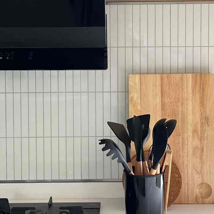 My Dream Kitchen.

My dream kitchen kamu bertema Japandi, kami mulai memikirkan untuk built dengan tema tersebut karena dapur kami yang akan menjadi vocal point di rumah kami. Karena dapur kami open space dengan living room membuat kami menyesuaikan tema dapur menjadi Japandi.

Pemilihan hpl, backspash, counter top, kitchen appliances menjadi hal yang penting untuk menentukan dream kitchen japandi kami. Kami benar2 menyesuaikan mulai dari warna dan pattern yang akan dipilih.

#MyDreamKitchen
#IdeDekorDapur
#DapurEstetik
#Japandi
#JapandiKitchen