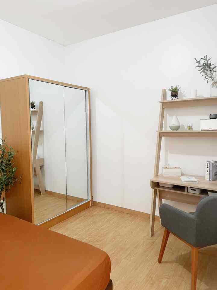 Tempat favorite dirumah yaitu meja kerja karena bisa kerja mulai dari edit konten sampai nonton drakor di meja ini hehhe

#WaktuFavoritDirumah #FavoriteRooms #FavoriteDevorItems #ruangkerja #ruangtidur #mejakerja #inspirasirooms