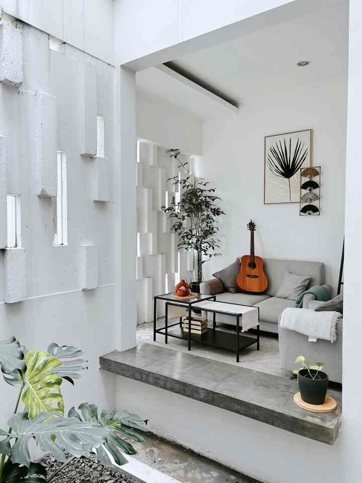 kali ini dekorasi livingroom cukup simple, warna yg digunakan dominan putih dan abi demgan sentuhan hijau dan hitam #livingroomstyling #decorlivingroom #lovingroommakeover
