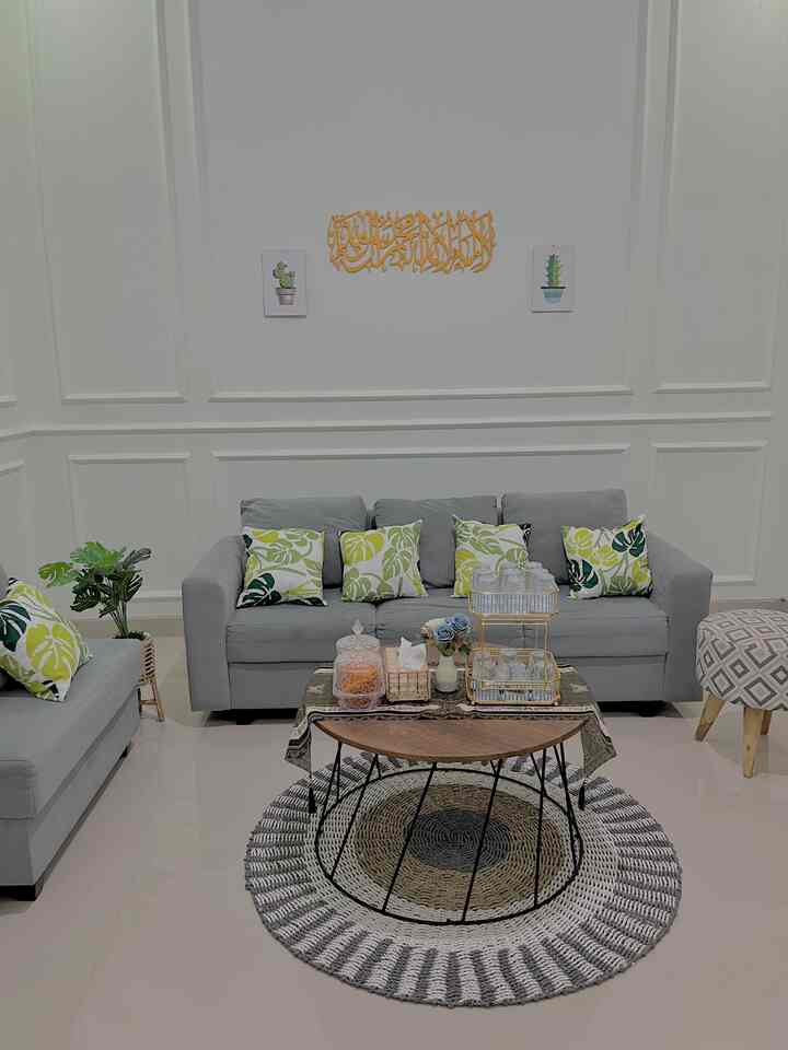 Gak kerasa lebaran sebentar lagi datang.🥰 aku mau dekorasi sedikit ruang tamu untuk lebaran dengan memberi bunga selain itu dengan mengganti taplak meja dan memberi toples cantik yang senada dengan barang dimeja lainnya.🥰 selamat menyambut lebaran temen-teman mohon maaf lahir dan batin ya.❤️🙏

#DekorasiLebaran
#DekorasiIdulFitri
#DekorRamadan