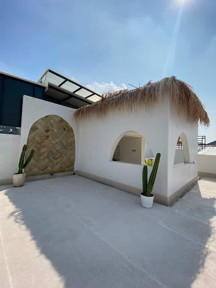 Halo teman Ohouse ,  selamat datang di ruang favorite kami di House of chel yaitu ROOFTOP

Ada kalanya kita sibuk dan itu akan terlewati begitu saja. Harapan kami, rumah harus dan akan selalu tetap menjadi “kembali nya hati dan raga kami” . Tempat favorite kami adalah di area rooftop ini. dimana segala aktifitas bisa dilakukan disini , olahraga dan membuat private pool sendiri dari ban serta acara kumpul bersama dengan anak-anak, teman dan saudara. 

Yuk apapun ruangannya pasti selalu menjadi tempat favorite untuk keluarga. dan bersama ciptakan ruang favorite untuk keluarga!

#WaktuFavoritDiRumah
#FavoriteRooms
#FavoriteDecorItem