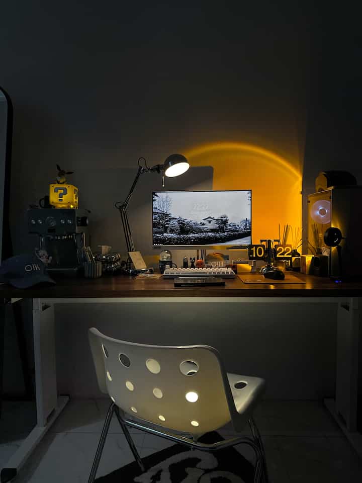 Cara AngkaHouse mendekor Meja Kerja
-
Meja kerja sering digunakan pada malam hari jadi kita memperbanyak dekorasi lampu agar lebih nyaman untuk kerja. Seperti lampu belajar dari IKEA Forsa sangat indah sekali ketika menyalae menambah kesan warm. Disamping ada espresso machine karena kita sering ngopi

#mejakerja #desk #Desktop #desksetup #setup #minimalist #warm #nightvibes #angkahouse #mejabelajar #homedecor #warmlook