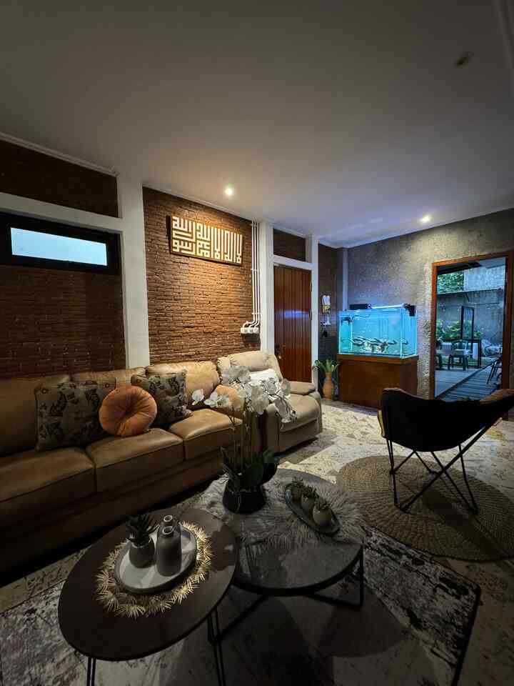 Sejak suamiku kembali beresin aquariumnya..tampat ini jadi favorit kami 😍 senang banget jadi hiburan tersendiri apalagi anak-anakku maasyaAllah 🥰🥰🥰

#WaktuFavoritDiRumah
#FavoriteRooms
#FavoriteDecorItem
#rumahyuqibam
#rumahindustrial
#aqurium