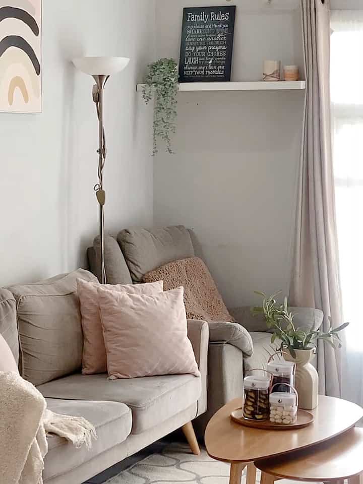 Yang wajib ada di rumah kalo lebaran adalaaaahhhh kue kering 😍😍😍

Aku pakai toples yang minimalis. Ga suka yang terlalu rame. Untuk dekorasi rumah masih sama aja sih seperti hari hari lainnya karena jarang dateng tamu juga soalnya kalo lebaran kita yang datengin saudara 😁

#DekorasiLebaran
#DekorasiIdulFitri
#DekorRamadan
#ToplesLebaran
#SealedJar