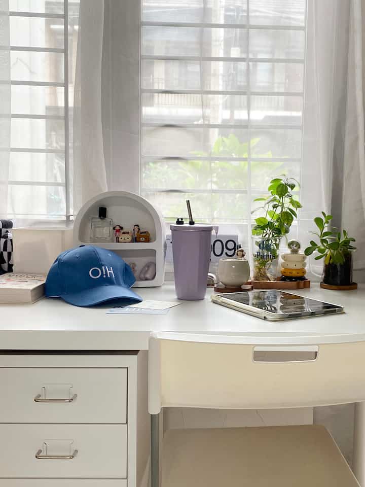 Waktu fav aku dirumah adalah saat pagi hari..
Biasanya aku sarapan ringan.. sekedar bikin kopi dan makan roti telur.

Setelah itu aku mulai beraktivitas.. menulis to do list, menyelesaikan pekerjaan, dll.

Dan inilah spot fav aku saat pagi hari.. meja kerja yang serbaguna✨


#WaktuFavoritDiRumah
#FavoriteRooms
#FavoriteDecorItems
#workfromhome #mejakerja #workingarea #mejakerjaminimalis #dekorasimejakerja