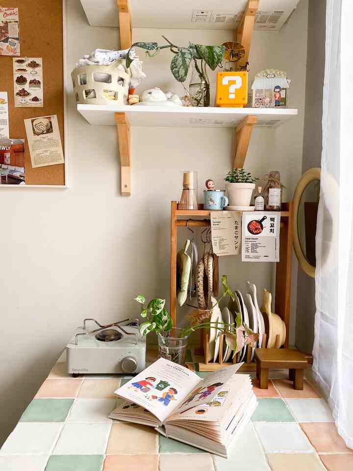 Long weekend kemaren aku dan suami mendekorasi ulang coffee corner dirumah kami. 

Dan ini hasilnyaa... kita bikin DIY meja yang dipasang keramik pastel warna warni..
oyaa DIY ini juga terinspirasi saat aku melihat postingan salah satu akun Ohouse lho..

Aku suka banget sama hasilnya💕 dan semoga bisa jadi inspirasi juga buat temen temen semua.

#DekorasiLebaran
#DekorasiIdulFitri
#DekorRamadan
#DIYtable #makeover #coffeecorner #dapurbersih #diymejadapur 