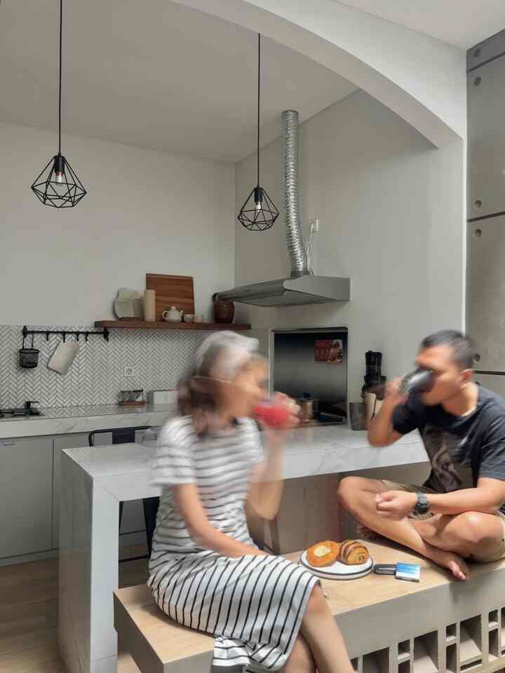 Momen favorit aku sama paksu ketika nikmatin segelas jus dan kopi di pagi hari sebelum memulai aktivitas sambil mandang-mandang geng ijo di taman belakang

#waktufavoritdirumah #favoriterooms #favoritedecoritem