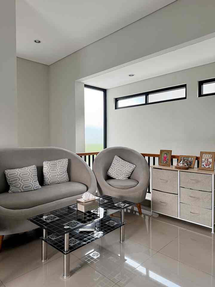 Berhubung aku tidak merayakan idul fitri, jadi aku mau share lantai 2 rumahku yg jaraaang sekali di post hihi kali ini mau post ahhh🥰

Jadiii ini kaya second living room aja gitu, sebenernya beberapa brg ini sudah ada karna barang pindahan dari rumah sebelumnya hihi

#bandung #rumahdeveloper #rumahcluster #cimahi
#lantai2 #lantaidua #livingroom 
#DekorasiLebaran
#DekorasiIdulFitri
#DekorRamadan