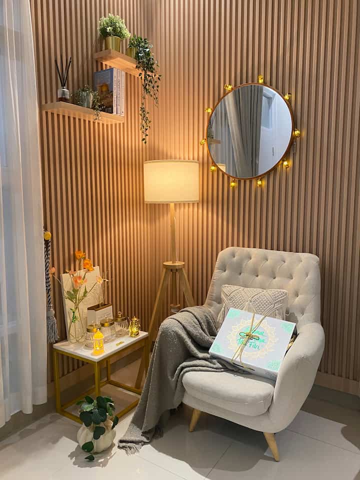 Selamat menyambut hari raya Idul Fitri 1445H

Lebaran sebentar lagiii
Yuk siapin rumah untuk menyambut hari lebaran yang penuh kebahagiaan dan keberkahan. Yang pasti rumah harus bersih dan tertata rapi. Lalu hias sudut rumahmu dengan item-item dekoratif khas ramadhan. Karena aku paling suka permaianan lighting jadi aku menghiasi sudut ini dengan lampu meja lentera bernuansa ramadhan dan lampu lentera led string untuk menghias cermin. Tidak lupa toples kue lebaran cantik dan hampersnya🥰

Taqabbalallahu Minna wa Minkum. Taqabbal yaa Karim. Eid Mubarak! May Allah accept our fasting and answer all your prayers. 🙏🏼🙏🏼🙏🏼

Selamat Menyambut hari raya idul fitri 1445H teman2 O!House..

Mohon Maaf Lahir dan Batin ya 🤍

#DekorasiLebaran 
#DekorasiIdulFitri 
#DekorRamadan
#lampuhiasidulfitri
#idulfitrivibes
#rumahdeveloper
#cimahi
#bandung
